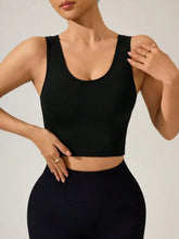 Front view of black Crisscross Cropped Active Tank on model – Voguelle