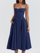 Front view sweetheart neck ruched midi dress in navy blue – Voguelle