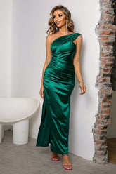 Full body look green ruched maxi dress on model – Voguelle