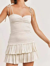 Front detail of sweetheart neck cami top with smocked fit in white – Voguelle