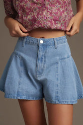 Front view light wash pleated denim shorts – Voguelle