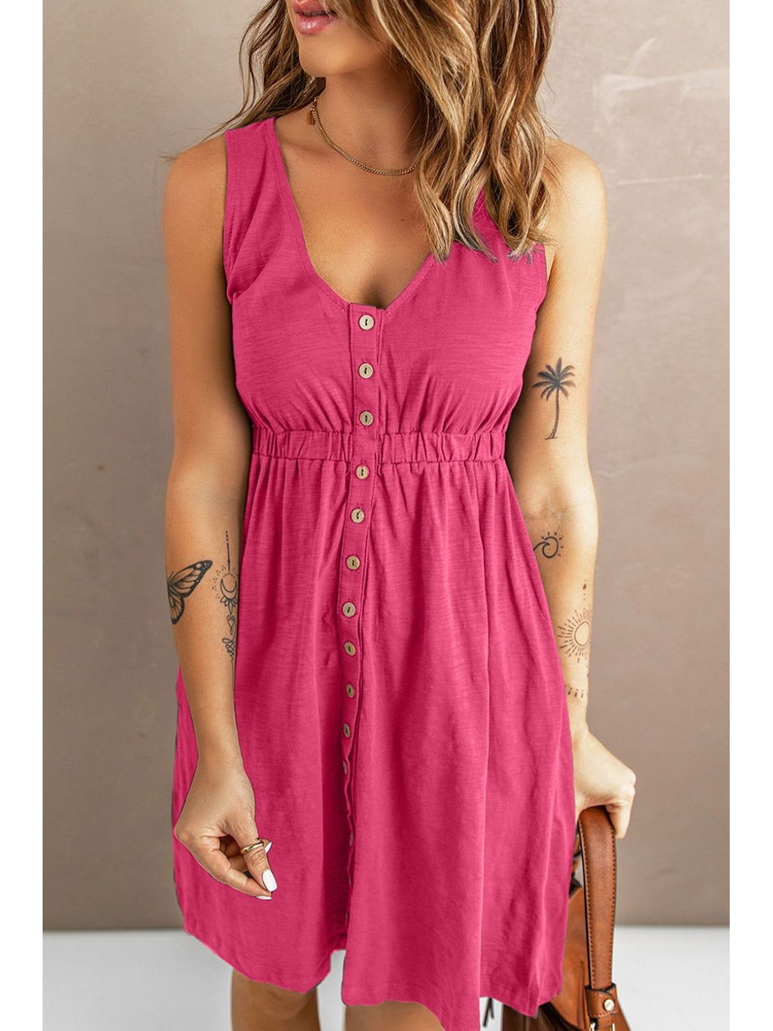 Side hem detail of sleeveless button down casual dress – Voguelle