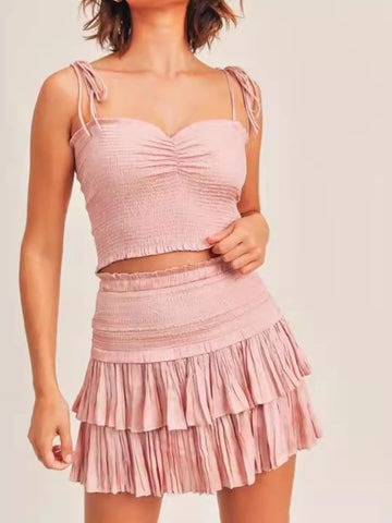 Close-up of ruched sweetheart neckline with tie straps on white cami top – Voguelle