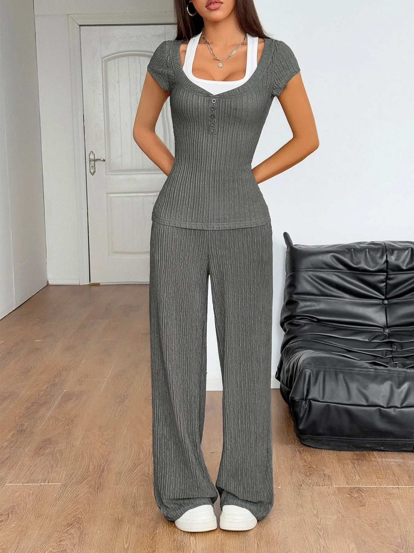 Close-up detail of ribbed short sleeve off-shoulder top in gray – Voguelle