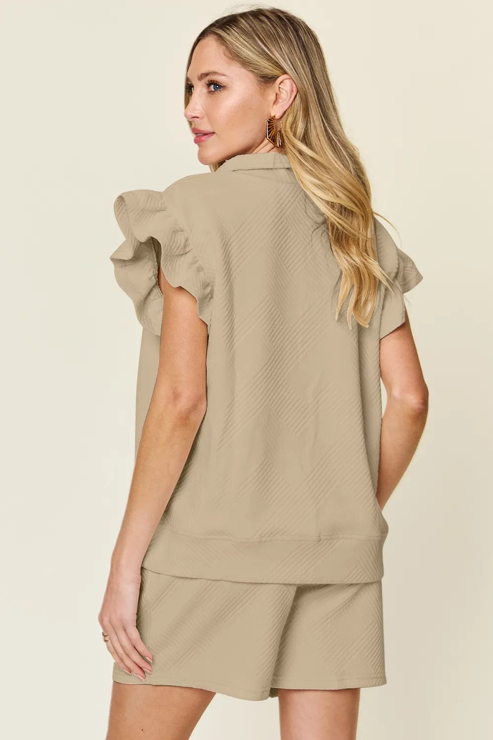 Elegant casual co-ord set cream shorts and blouse – Voguelle