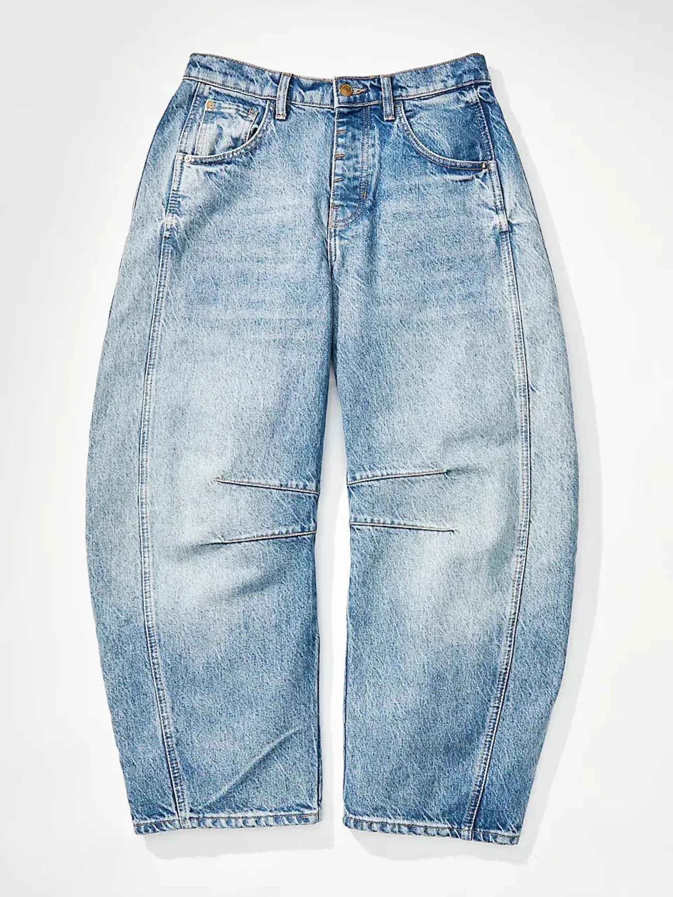  light blue wide leg jeans on model – Voguelle