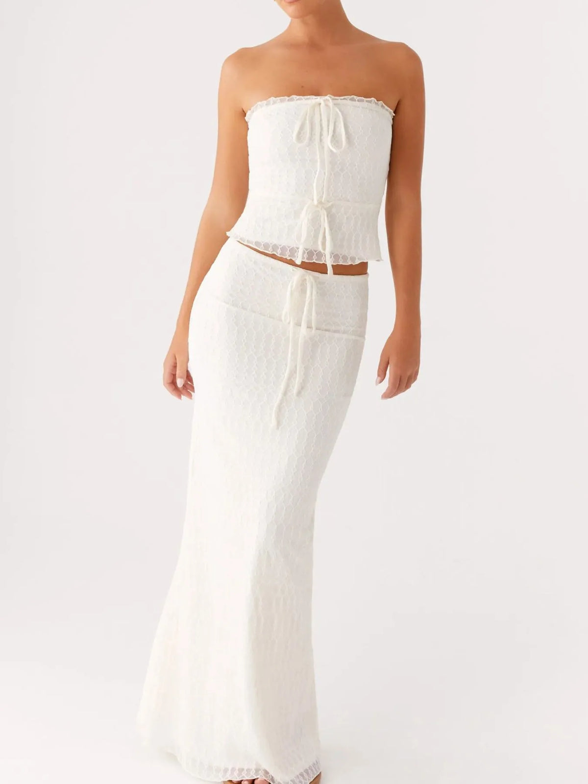 Close-up of lace fabric and bow tie detail on tube crop top – Voguelle