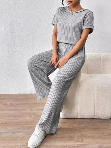 Front view of ribbed gray short sleeve top and wide leg pants set – Voguelle