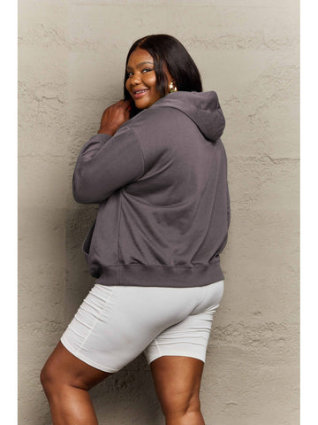 Casual streetwear look with camel long sleeve hoodie – Voguelle