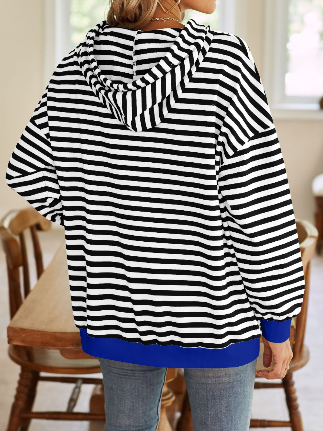 Soft striped pullover hoodie with relaxed fit – Voguelle