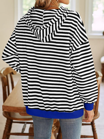 Soft striped pullover hoodie with relaxed fit – Voguelle