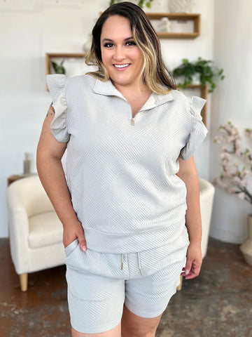 Chic cream outfit with short-sleeve flounce detail top – Voguelle