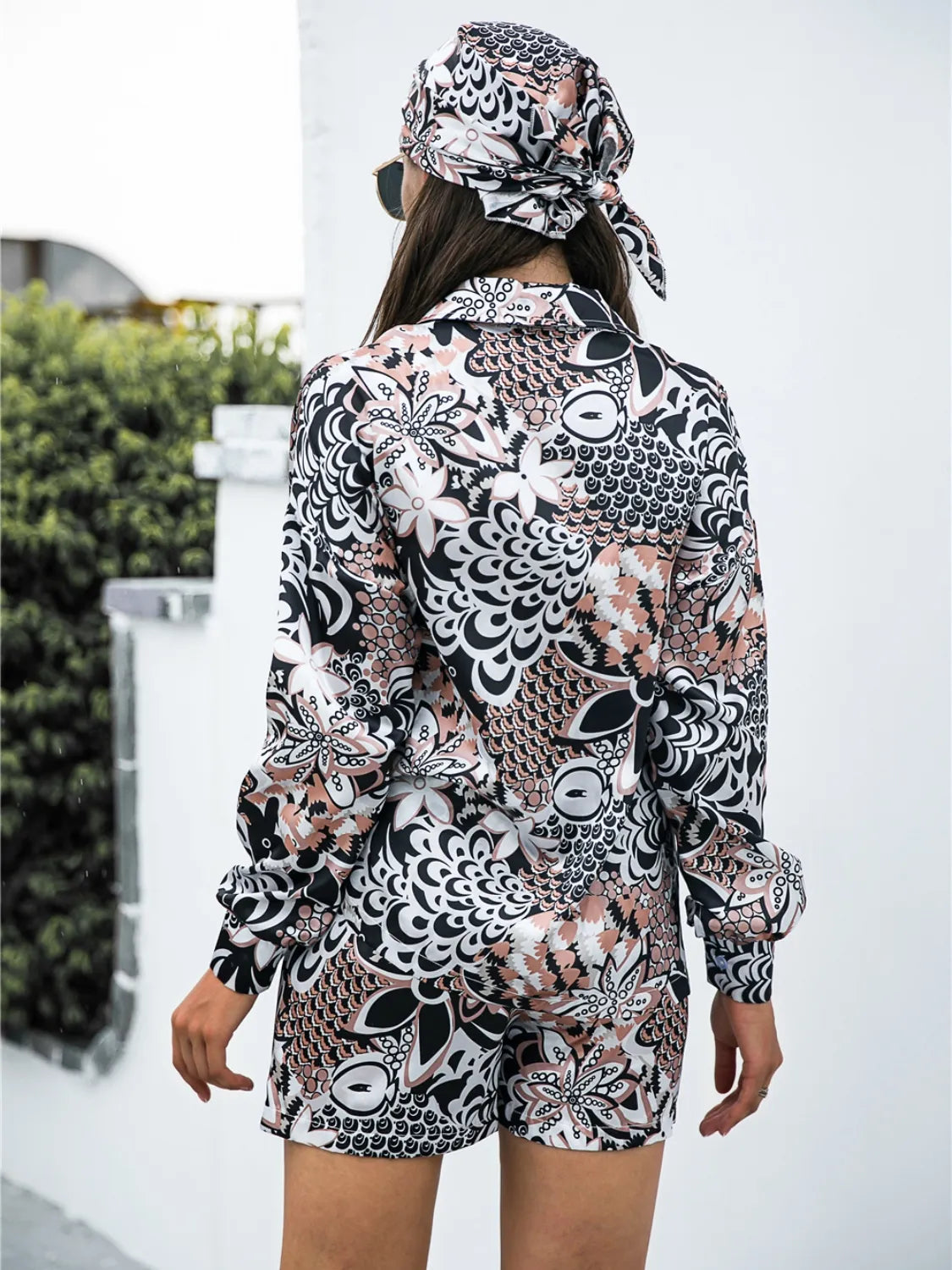 Back detail of black Printed Two-Piece Outfit – Voguelle