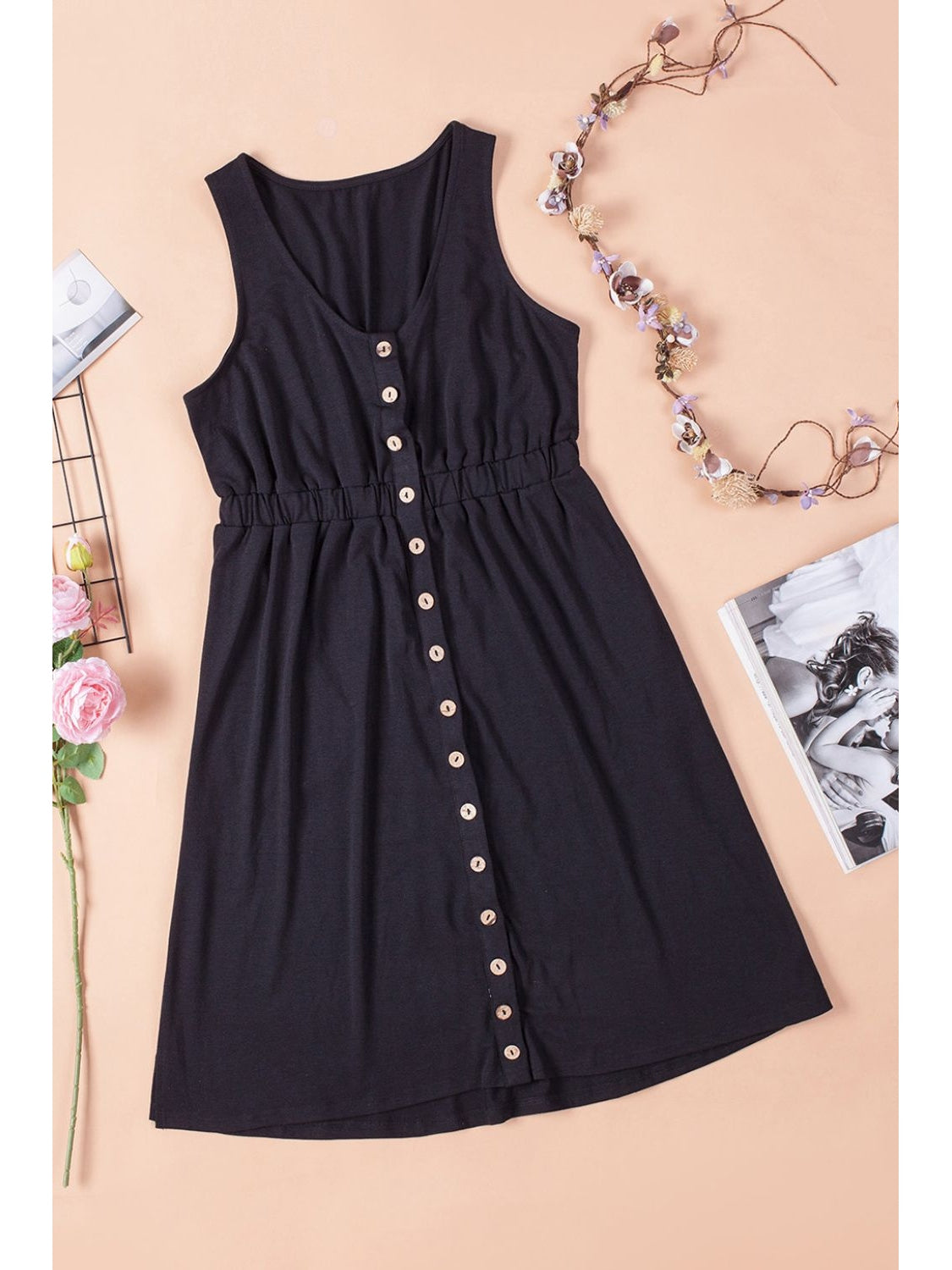 Close-up of button front detail on black sleeveless dress – Voguelle