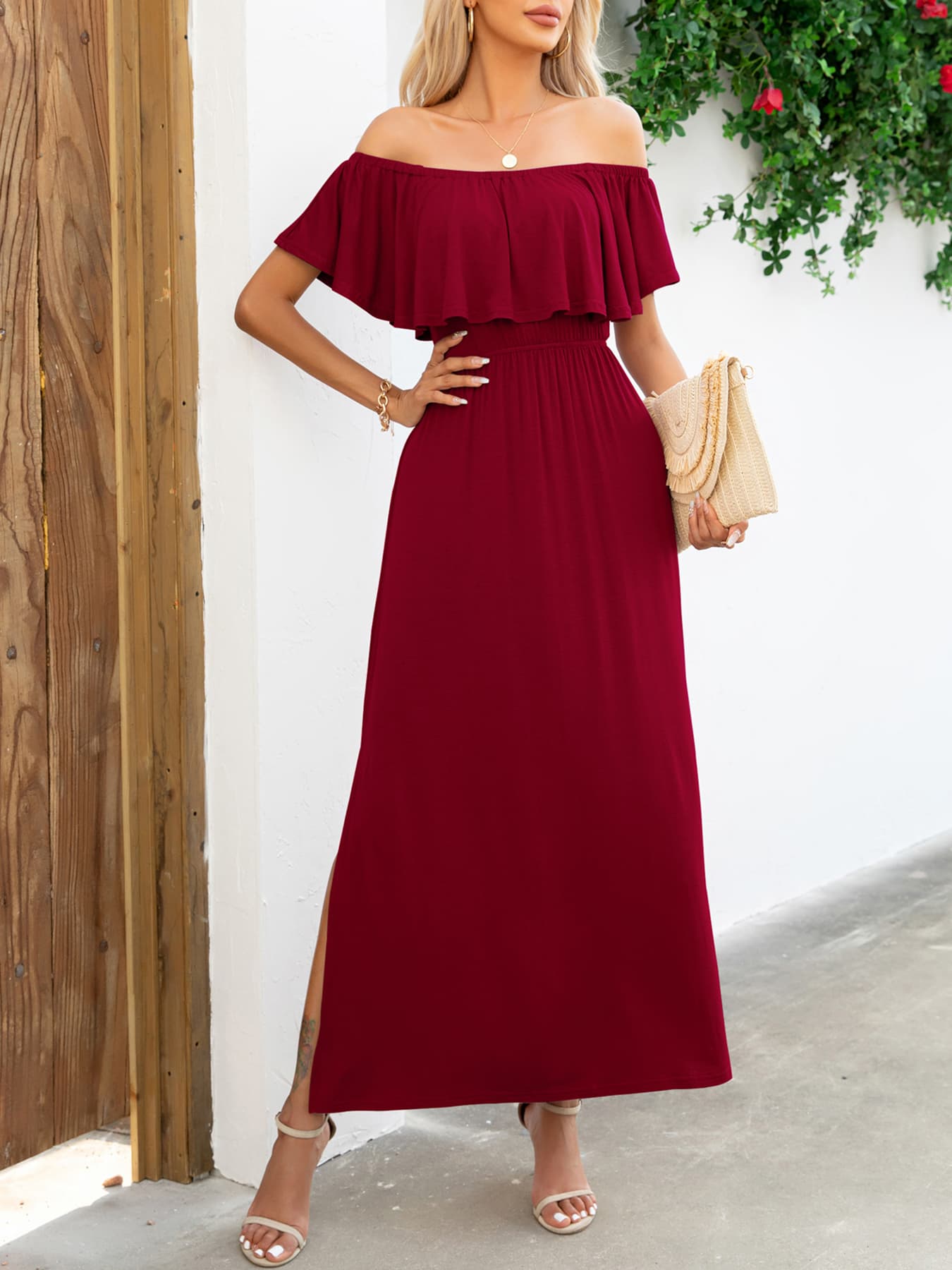 Model styling off-shoulder slit maxi dress in navy – Voguelle