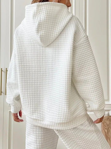 Beige textured hoodie front pocket close-up – Voguelle