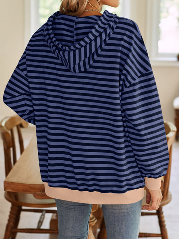 Striped hoodie outfit idea in navy and white – Voguelle