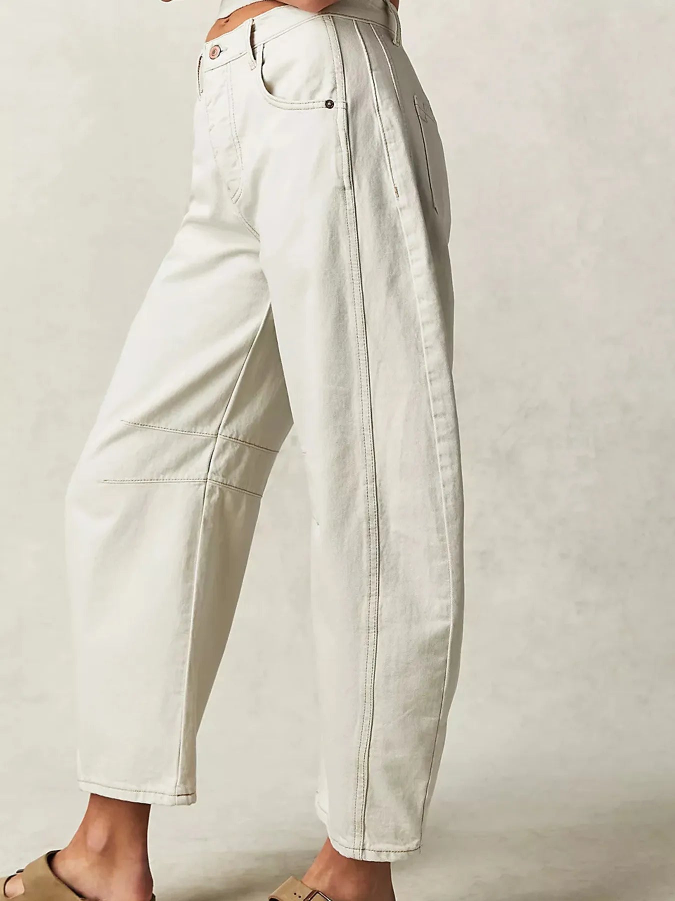 Side view of off-white high-waisted wide leg jeans – Voguelle