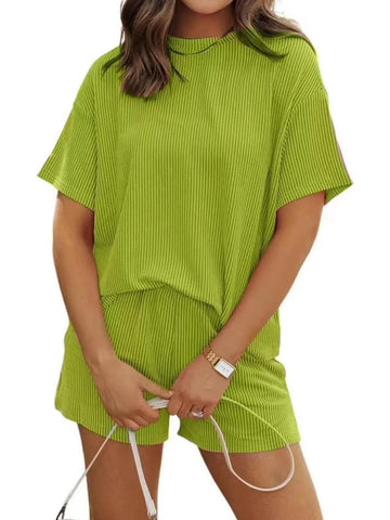 Detail of crew neckline on ribbed oversized top – Voguelle