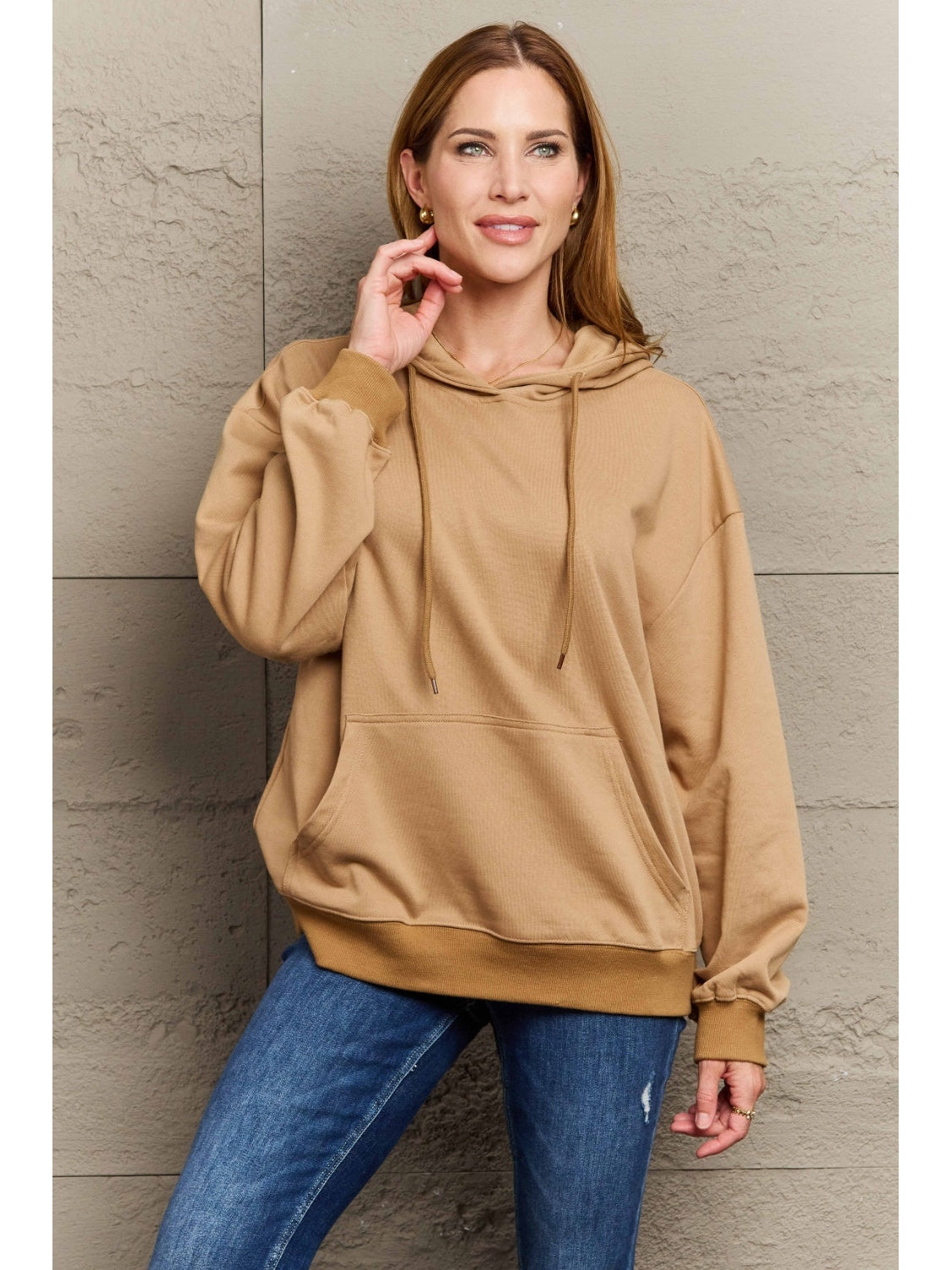 Dropped shoulder camel hoodie close-up front detail – Voguelle