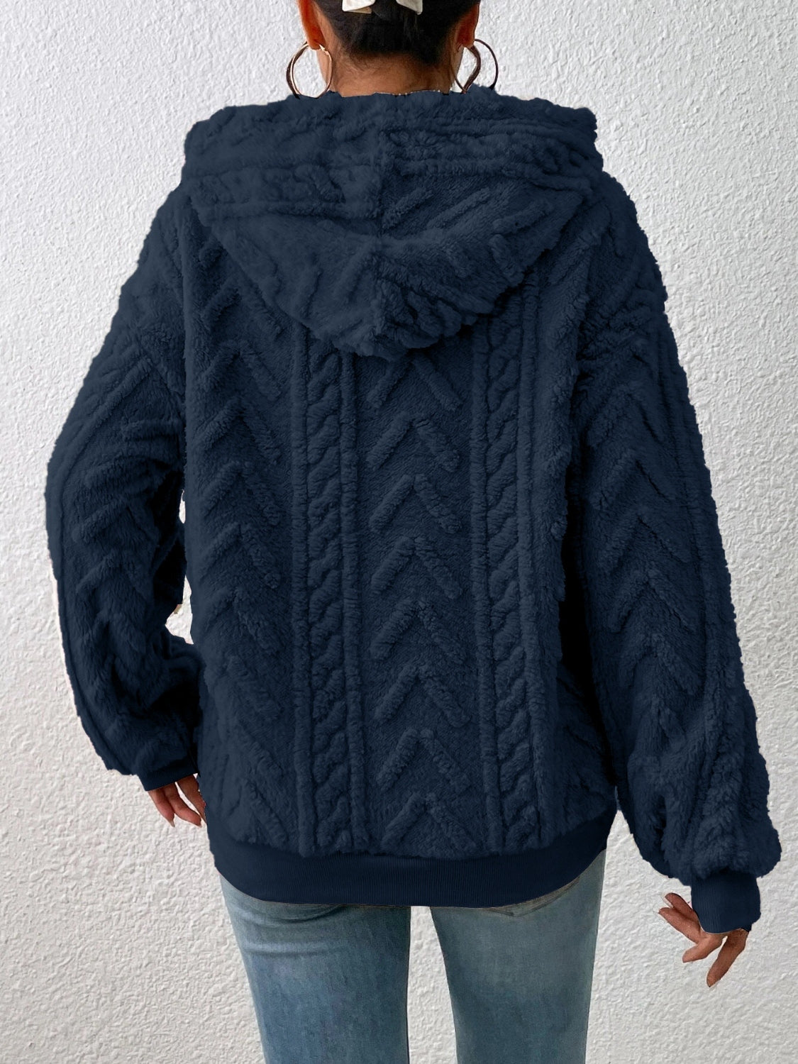 Beige fleece hoodie styled for casual chic outfit – Voguelle