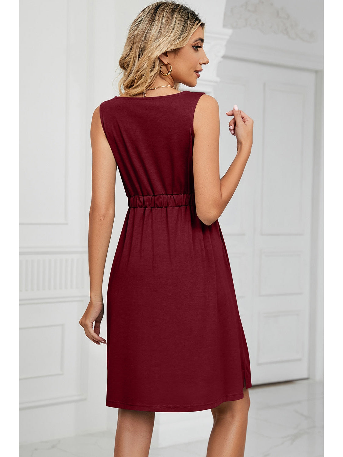 Back detail of buttoned mini dress – Voguelle