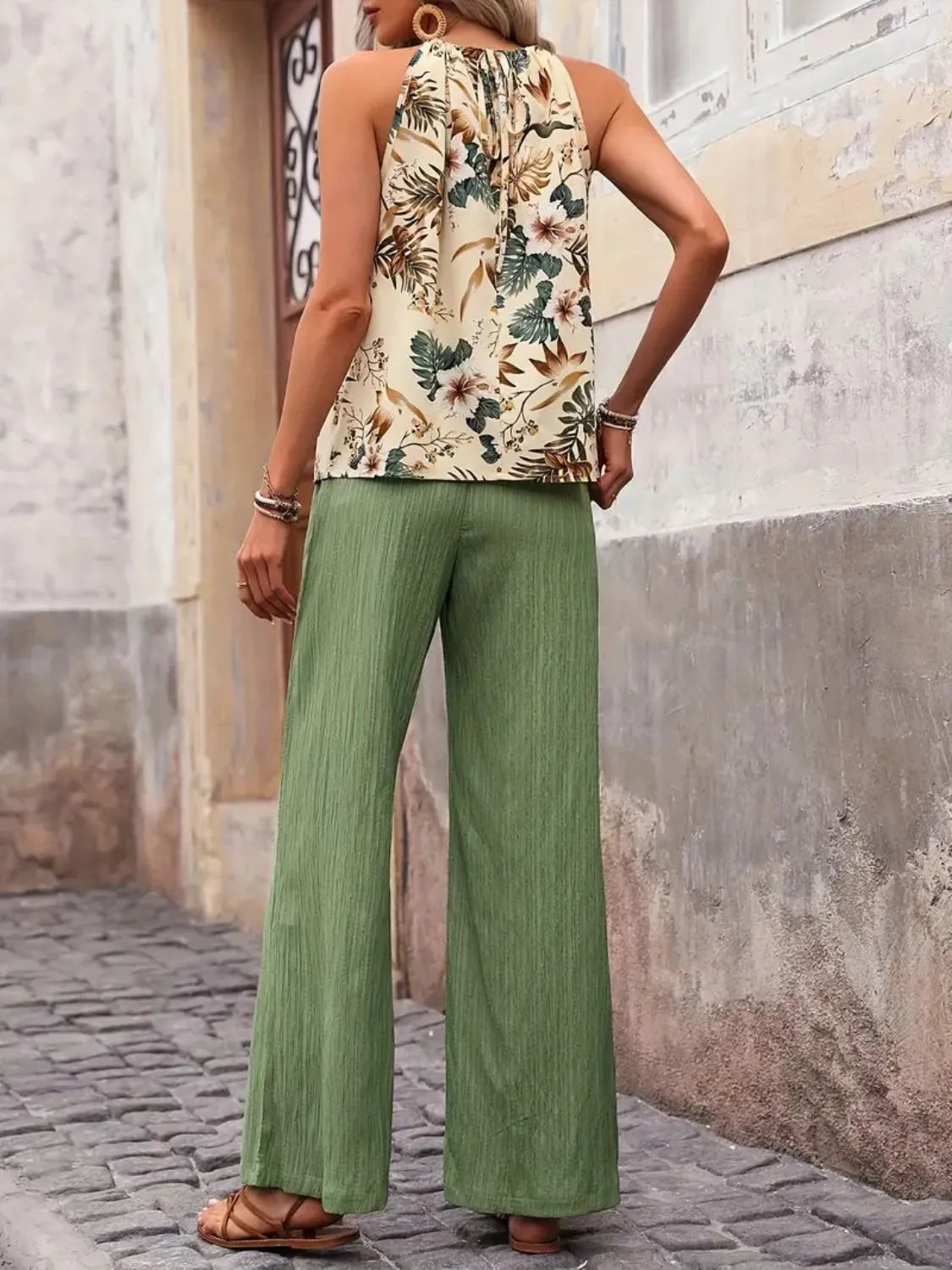 Printed floral blouse tucked into wide leg green pants – Voguelle