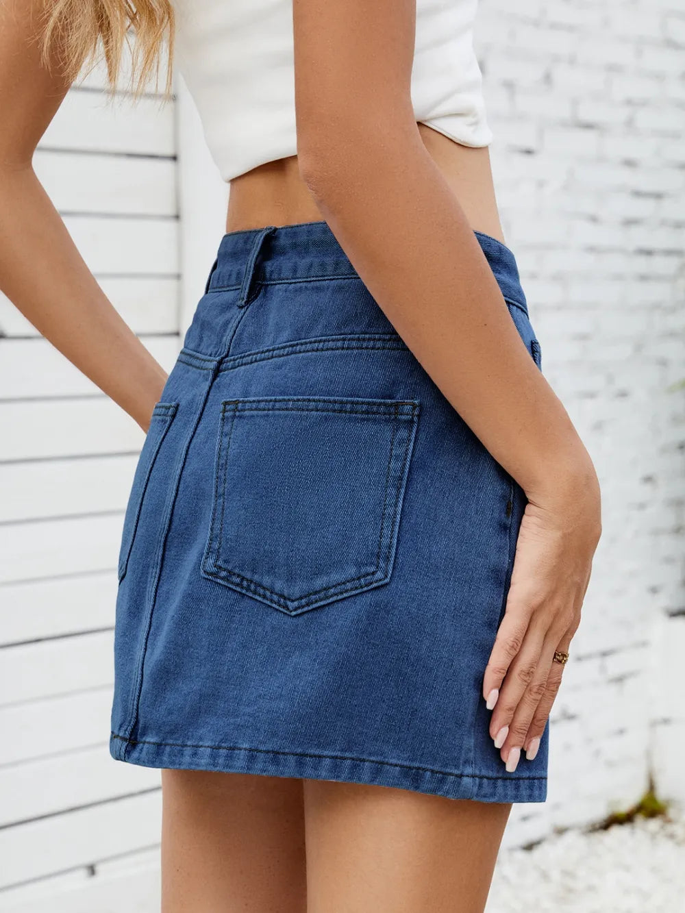 Back view of solid mini denim skirt with pocket details – Voguelle