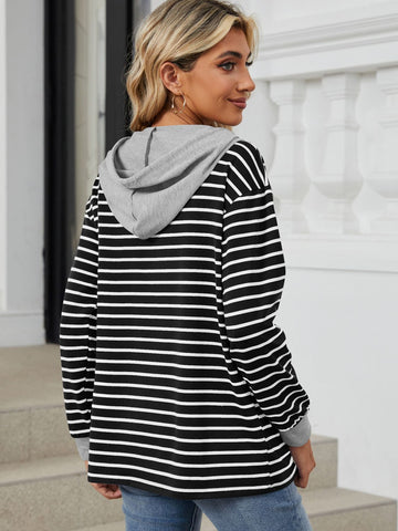 Relaxed fit striped hoodie with button closure – Voguelle
