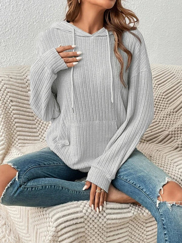 Stylish ribbed hoodie with dropped shoulders and soft fabric – Voguelle