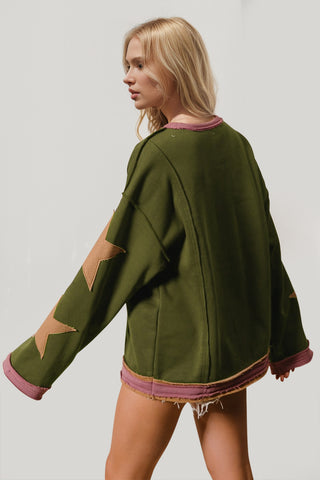 Close-up star patch detail on long sleeve sweatshirt – Voguelle