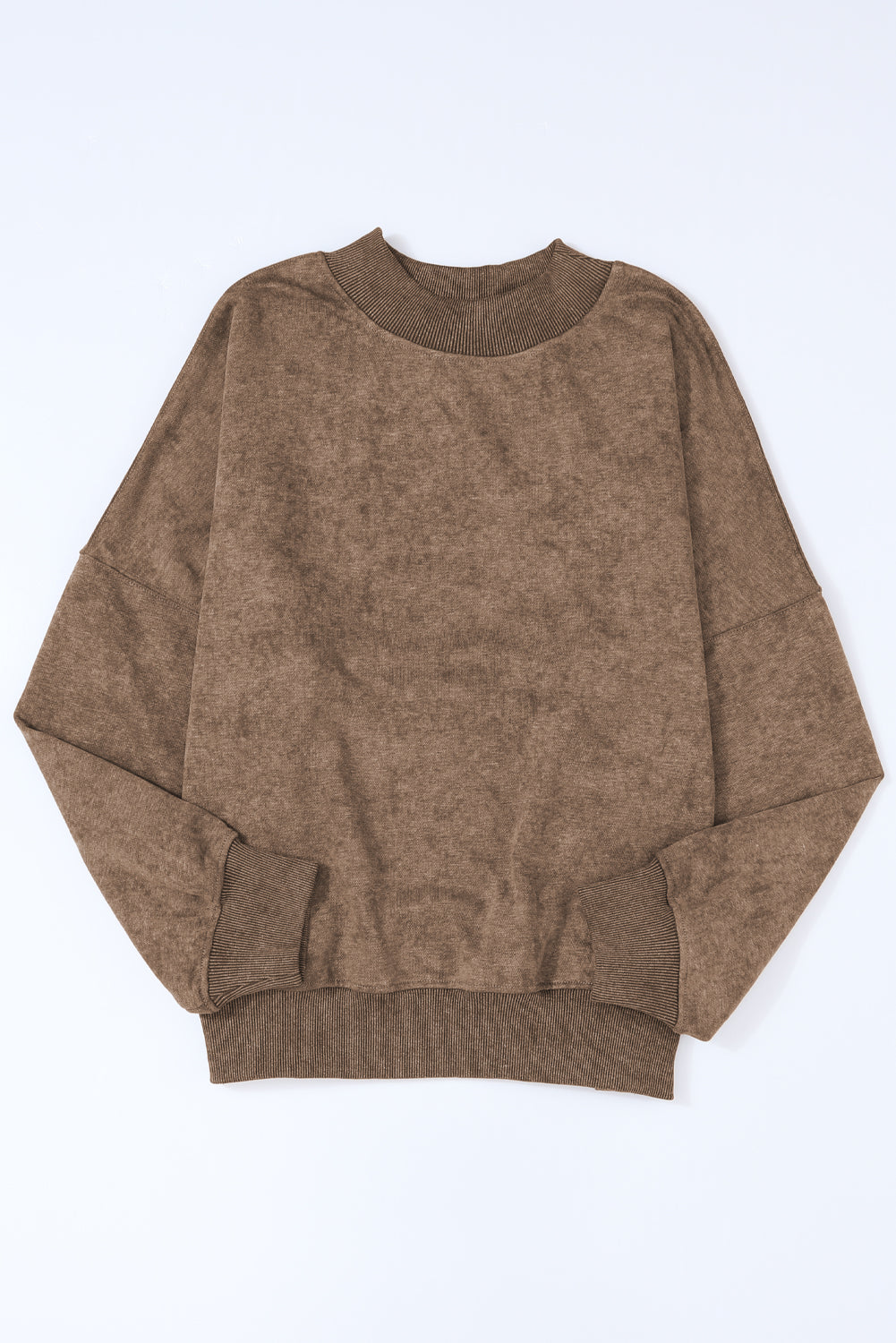Sweatshirt styled with sneakers – Voguelle