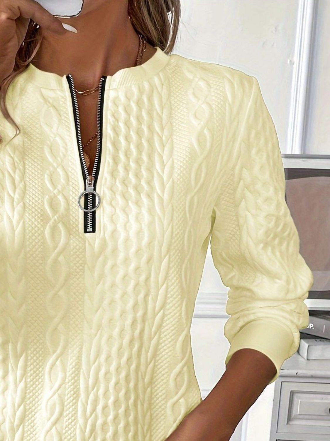 Elegant textured long sleeve half zip sweatshirt – Voguelle