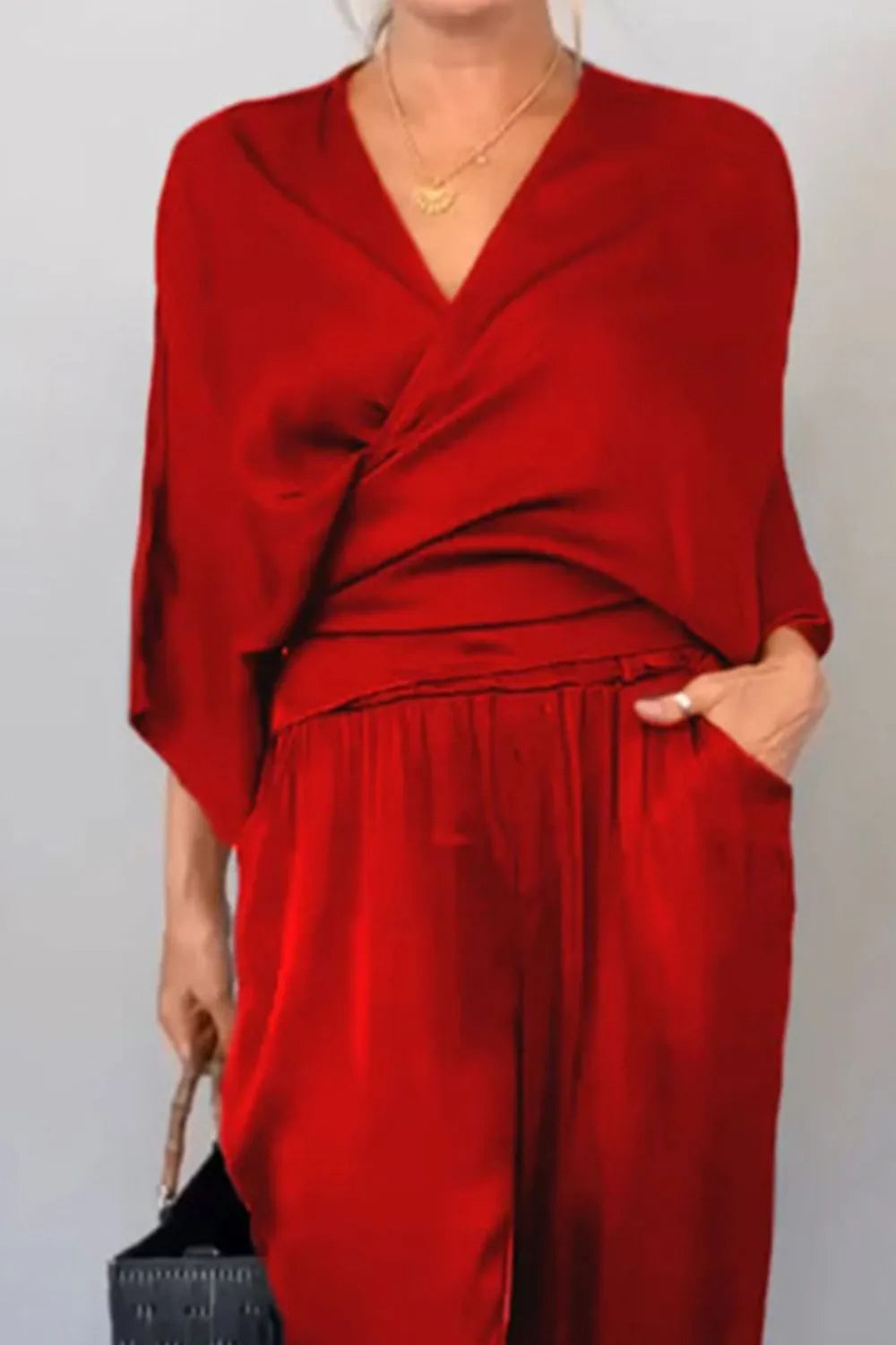 Elegant wrap-style black surplice jumpsuit – Voguelle