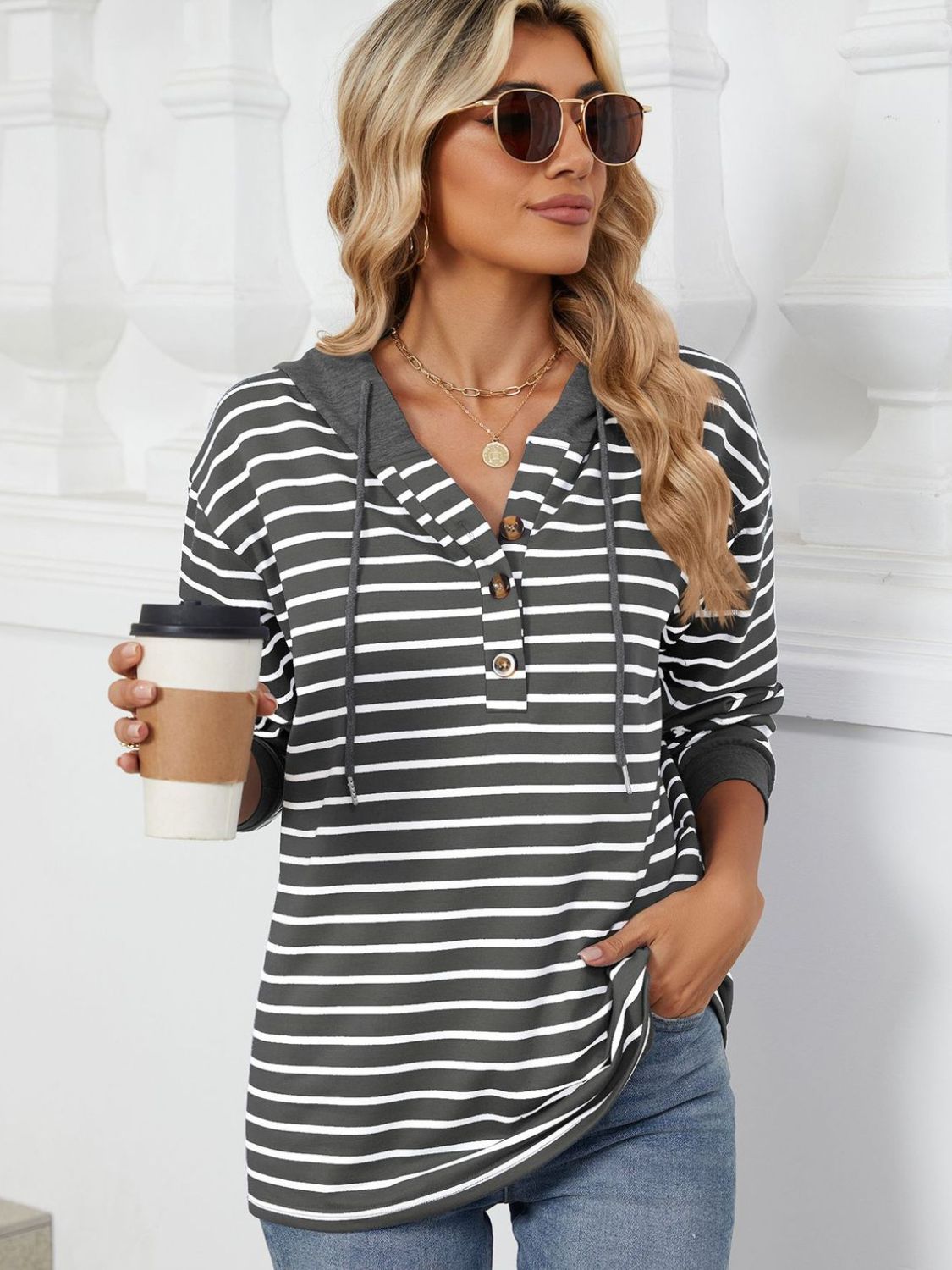 Comfortable striped hoodie with drawstring – Voguelle