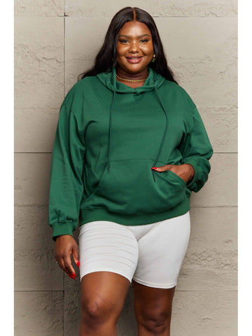 Model showing relaxed hoodie silhouette in camel – Voguelle