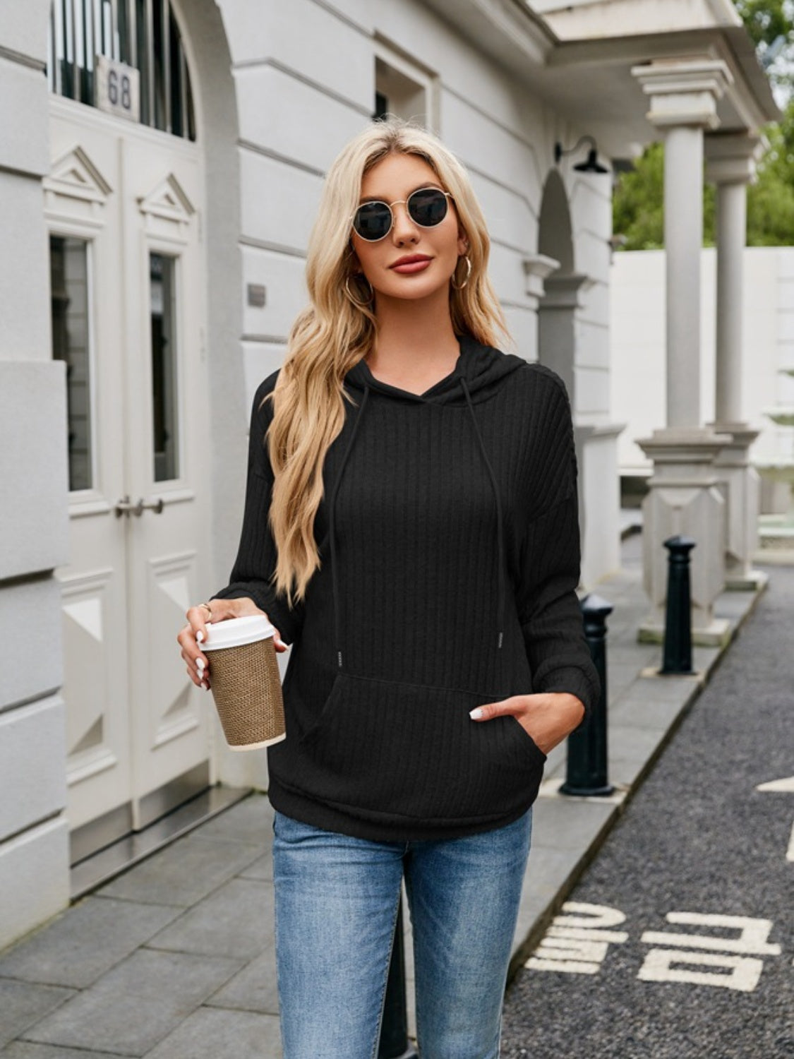 Ribbed beige hoodie styled with casual blue jeans – Voguelle
