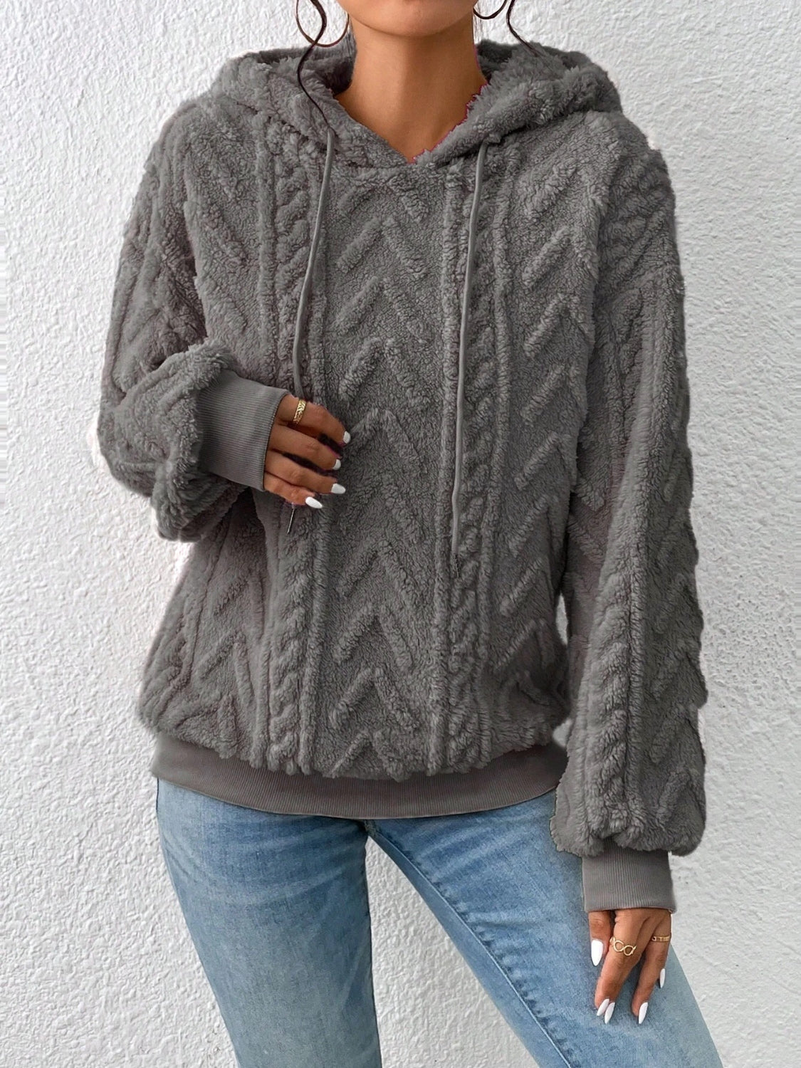 Beige fleece hoodie with dropped shoulder design – Voguelle