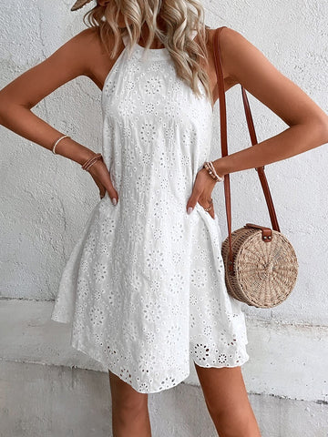 Close-up of Eyelet fabric detail – Voguelle