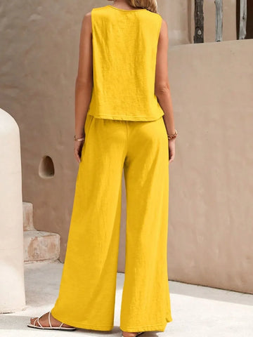 Chic two-piece outfit with round neck sleeveless top and pants – Voguelle
