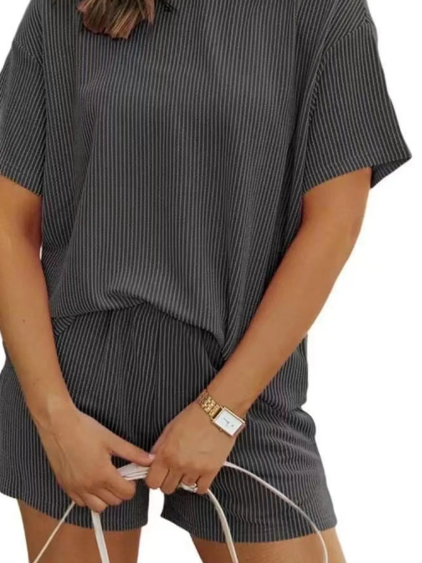 Relaxed loungewear outfit in pink ribbed fabric, front angle – Voguelle