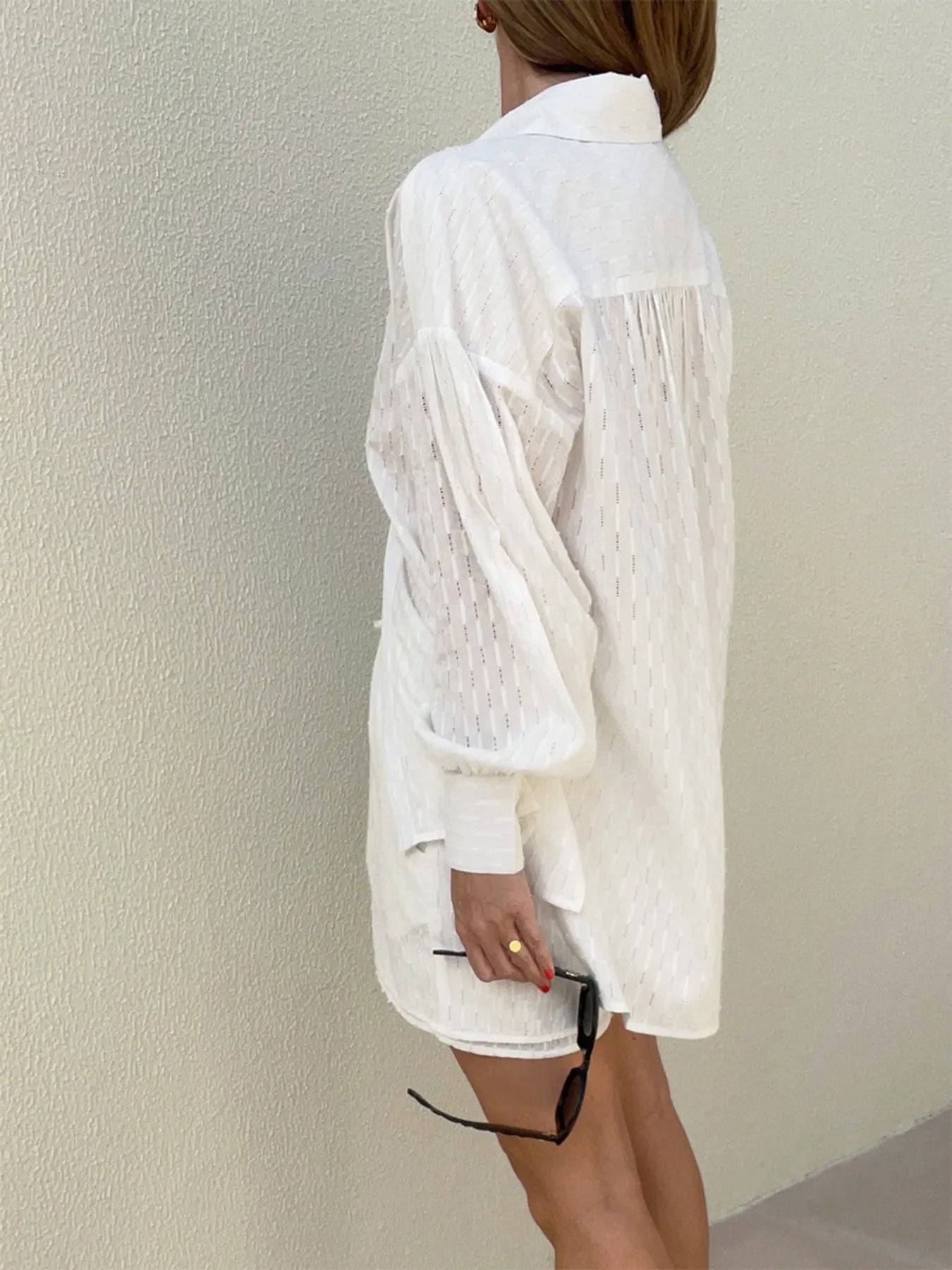 Shorts with elastic waistband and pockets in textured fabric – Voguelle
