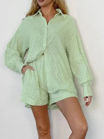 Front detail showing button closure of textured cotton shirt – Voguelle