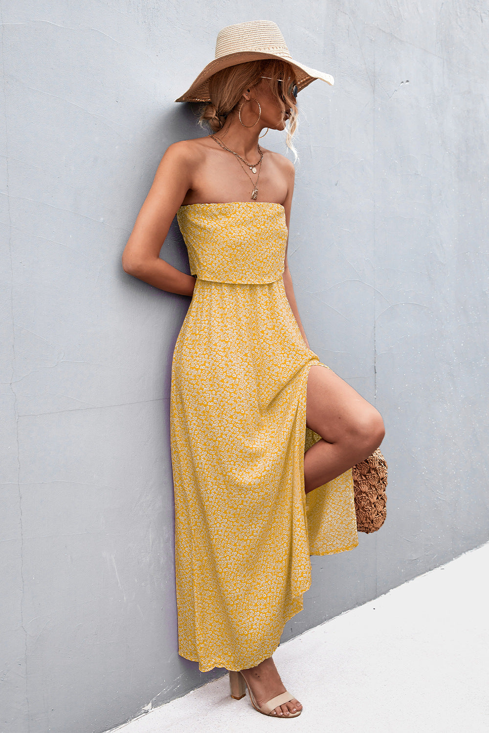 Neckline close-up strapless dress – Voguelle