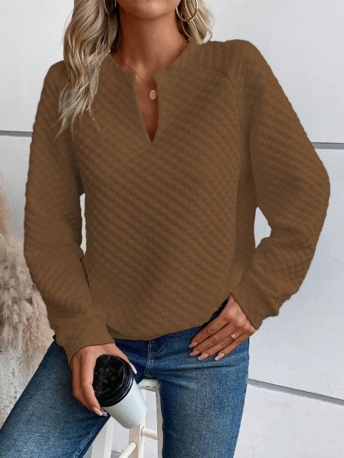White notched neck sweatshirt with relaxed long sleeves – Voguelle