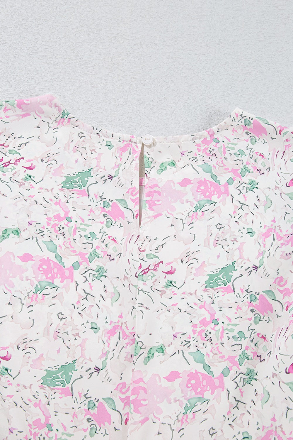 Romantic floral blouse with puff sleeve details – Voguelle