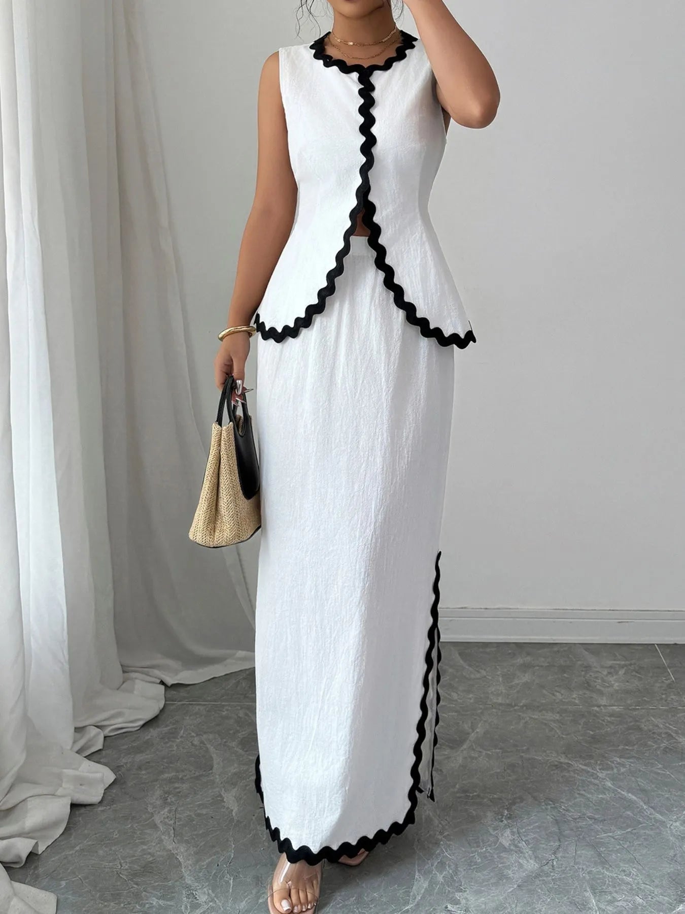 Close-up of scalloped trim neckline and waist detail on Sleeveless Top – Voguelle