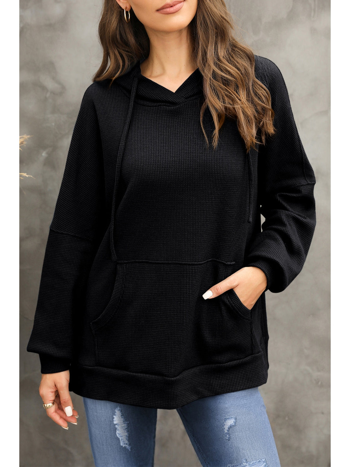 Close-up of gray waffle-knit hoodie with drawstring hood – Voguelle