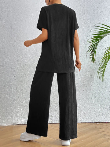 Detail of wide-leg black pants with elastic waistband – Voguelle