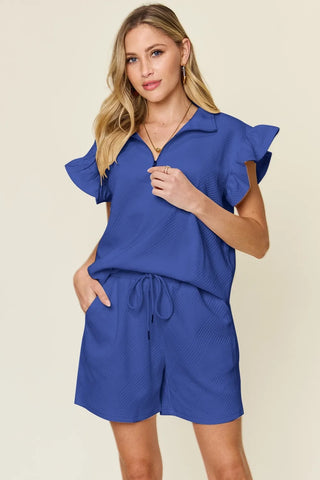 Front close-up of cream textured short set neckline – Voguelle